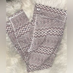 Ivory Ella Geometric Patterned Leggings- Medium